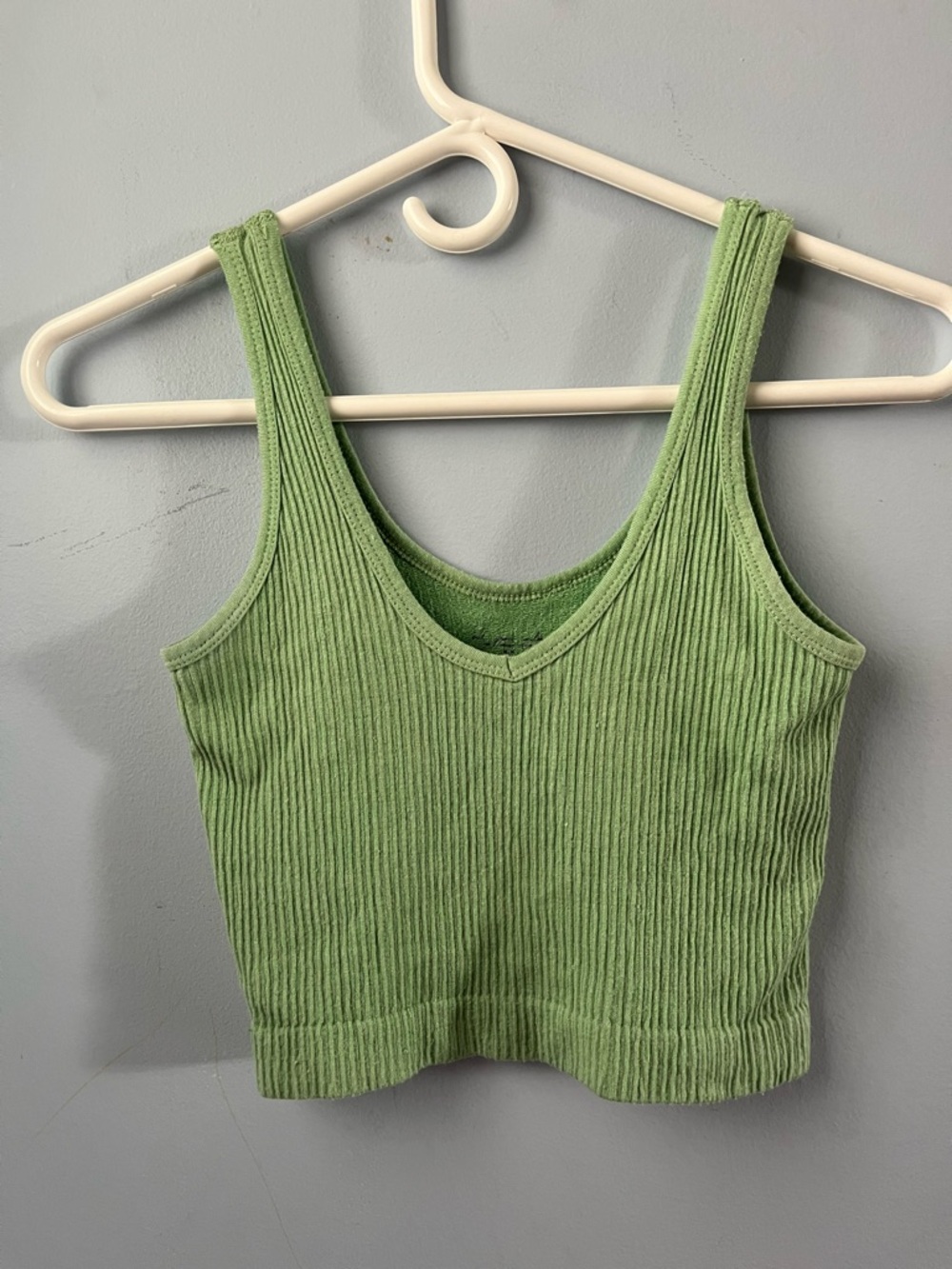 ✨ 3/$30 Out From Under Urban Outfitters Green Cropped Ribbed Tank Stretch Size M